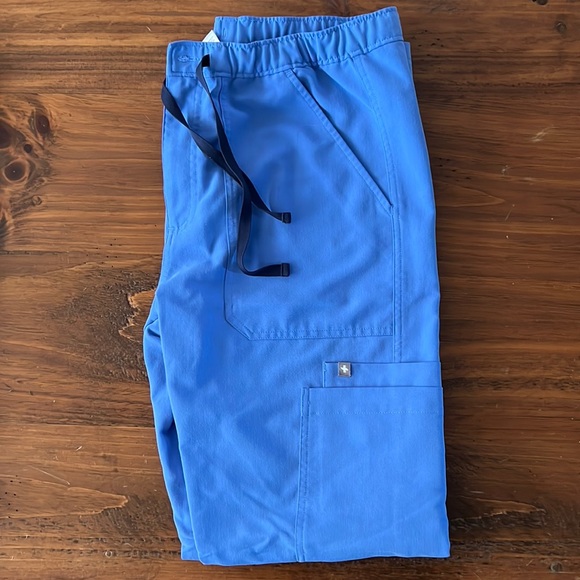 Figs - Cairo 5 Pocket Scrubs - Medium - Picture 1 of 4